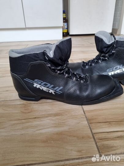 Лыжные ботинки