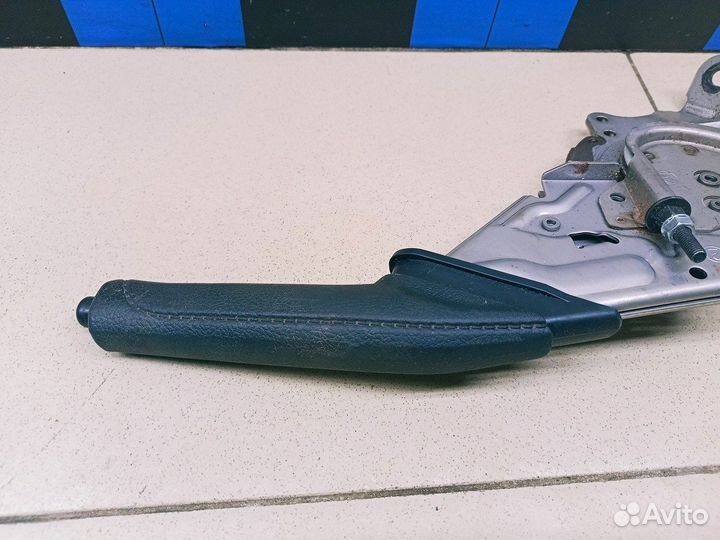 Рычаг стояночного тормоза RAV 4 2013