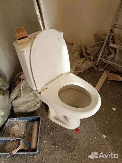 Дверь входная металлическая, батареи, унитаз