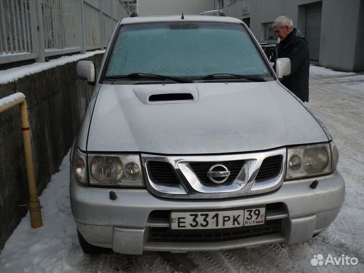 Решетка радиатора Nissan terrano 2