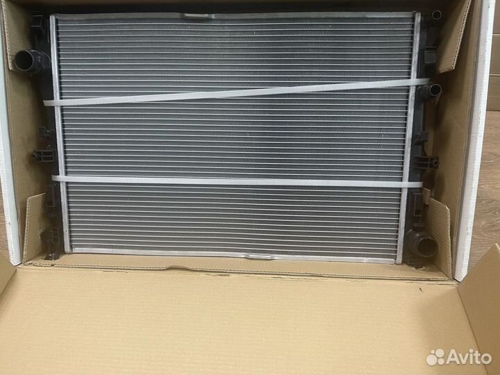 Радиатор двс для Mercedes 205 213 253 new