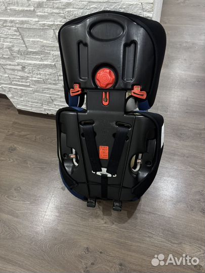 Автомобильное детское кресло