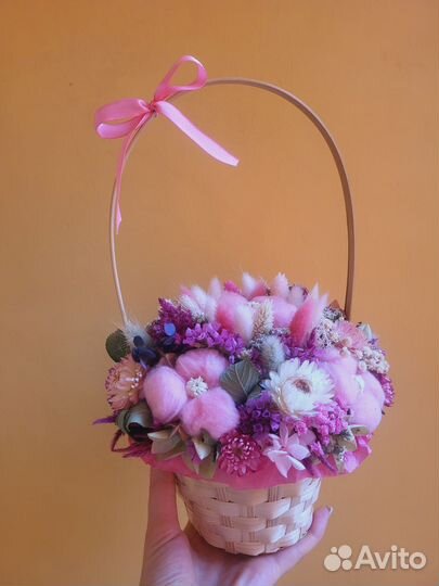 Цветы сухоцветы в корзинке