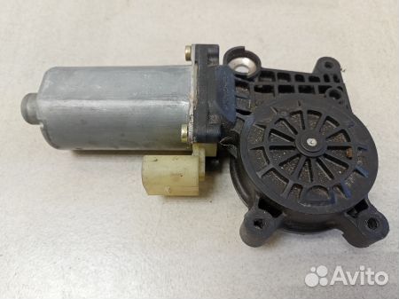 Моторчик заднего левого стеклоподъемника