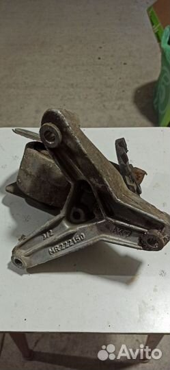 Подушка опора двигателя Мицубиси Спейс Стар 4G18