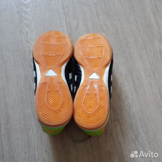 Футзалки (кроссовки)