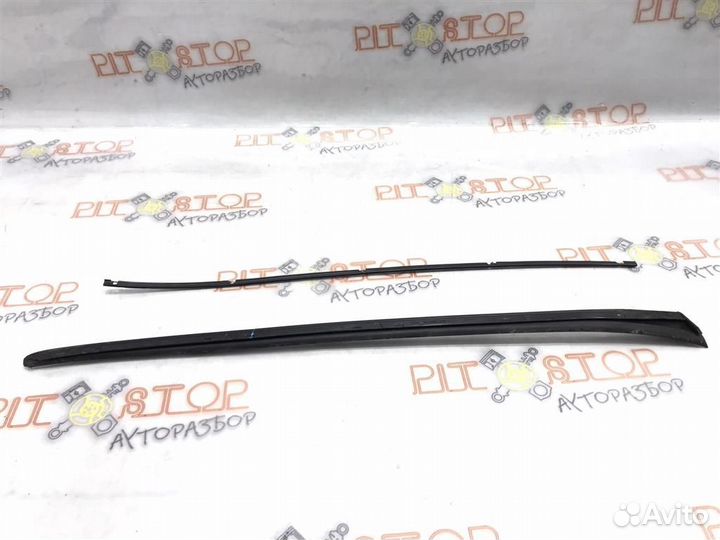 Молдинг лобового стекла правый Audi Q5 (8R) 2008