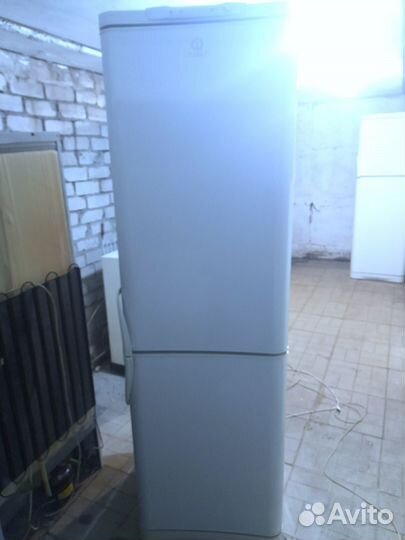 Холодильник indesit.Доставка