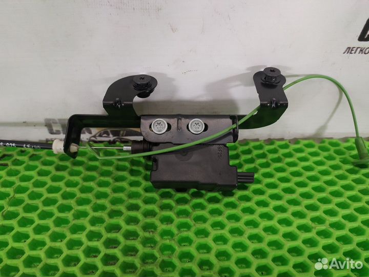 Активатор замка крышки бензобака