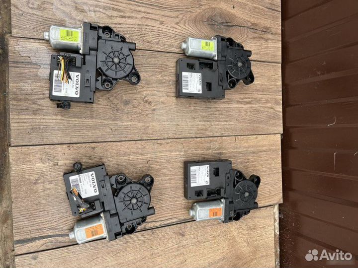 Моторчик стеклоподъемника Volvo S40 2.4