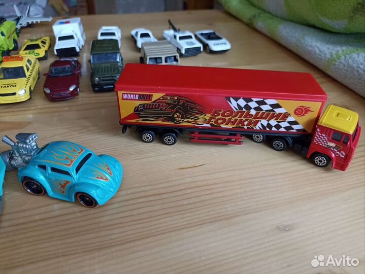 Машинки металлические разные, 2 мотоцикла