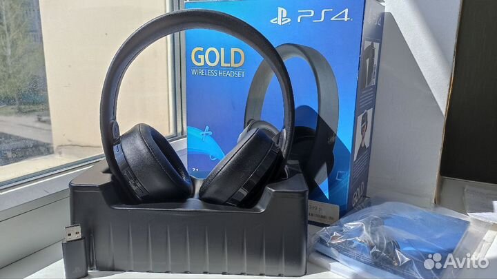 Беспроводные наушники Sony Gold Wireless Headset