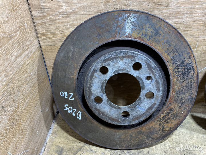 Комплект передних тормозных дисков VW Golf 4 D205