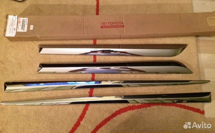 Левые молдинги дверей Toyota Corolla 180 2013-2017