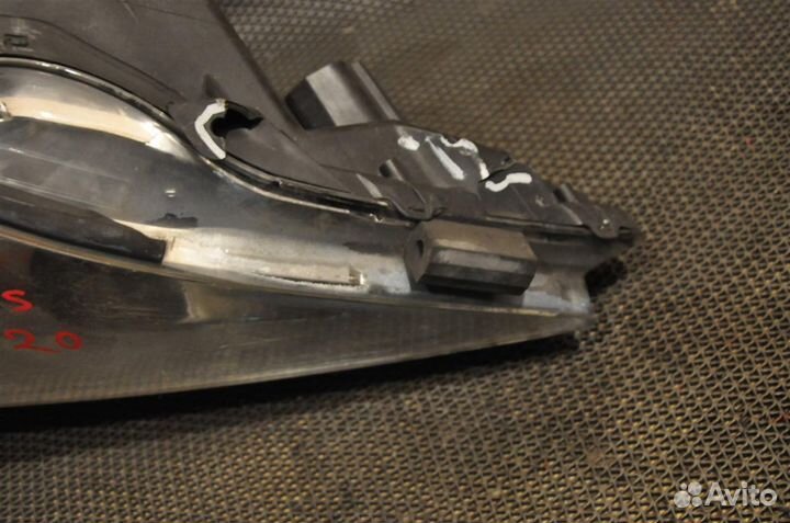 Фара правая Lexus IS250 GSE20