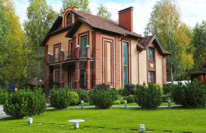 Коттедж 380 м² на участке 70 сот.