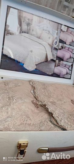 Покрывало с наволочкамиRoberto Cavalli добротный