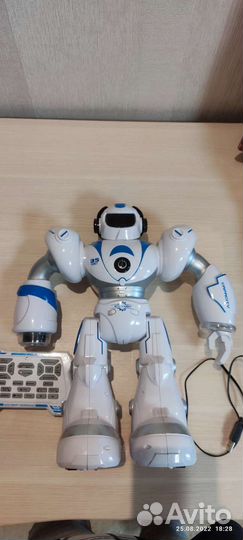 Робот на пульте управления