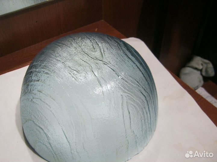 Круглая стеклянная салатница с волнистыми узорами