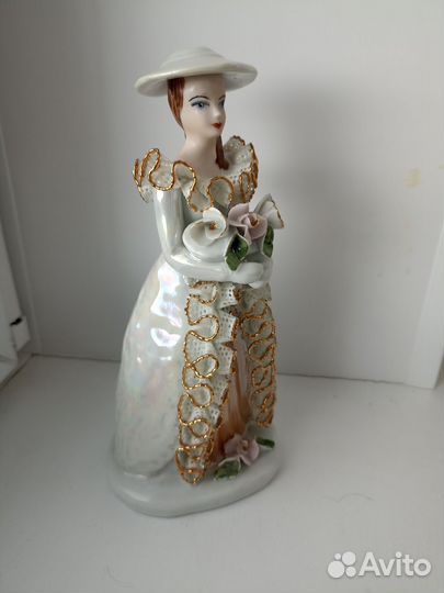 Статуэтка Девушка кружевной фарфор Румыния