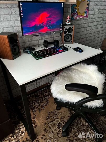 Компьютерный стол