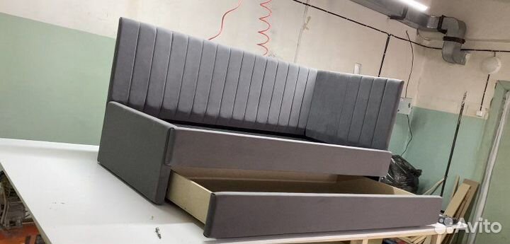 Кровать для подростка ребенка