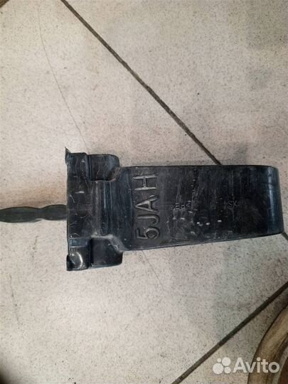 Ограничитель двери задней Skoda Rapid 2012