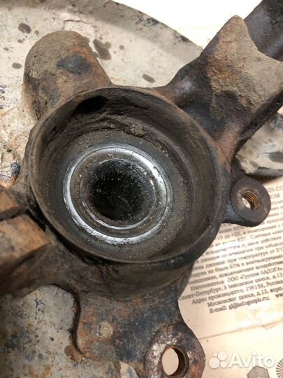 Передний правый кулак ауди 80 Б4