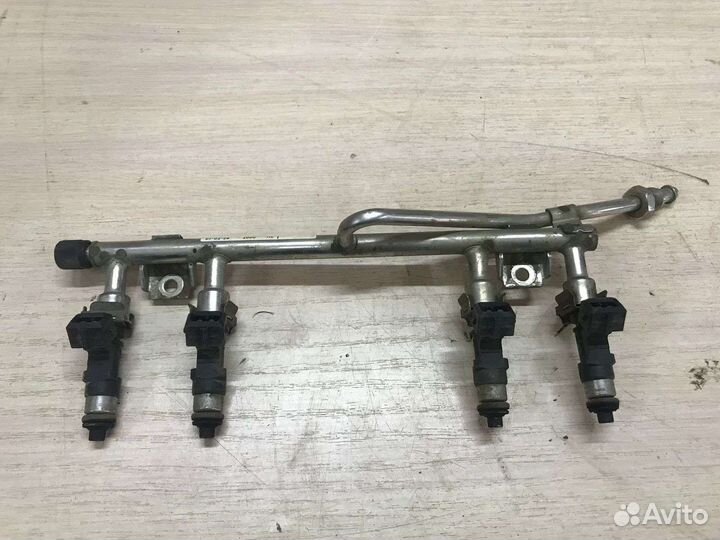 Топливная рампа с форсунками LADA kalina 1