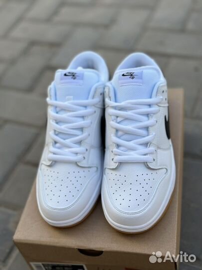 Кроссовки Nike dunk sb low pro white gum