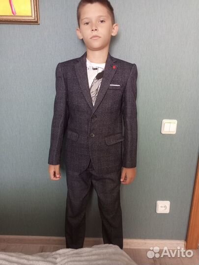 Школьный костюм для мальчика 134 серый