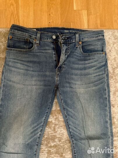 Джинсы levis