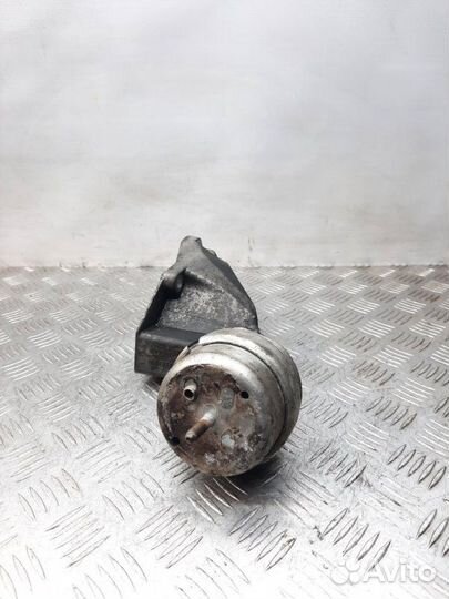 Подушка двигателя Audi A6 седан 1.8 AWT 2002