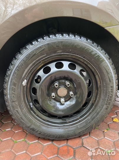 Michelin X-Ice North 215/55 R16