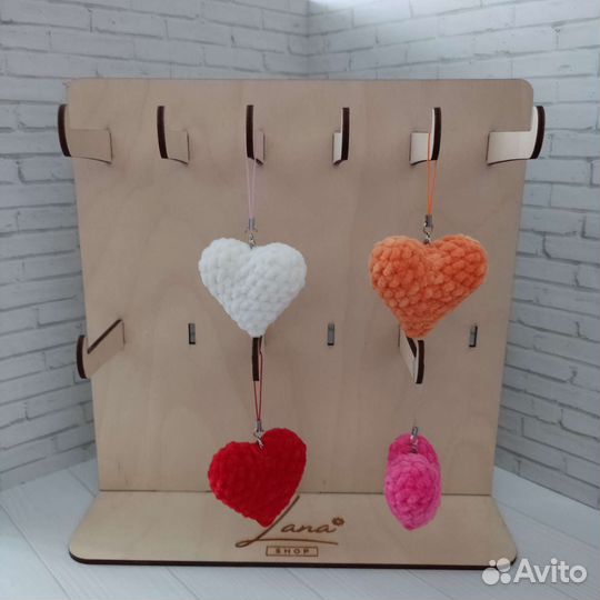 Вязаные брелки сердца