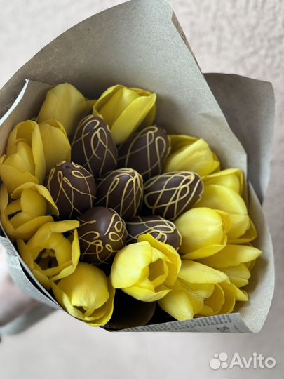 Клубничные букеты с цветами