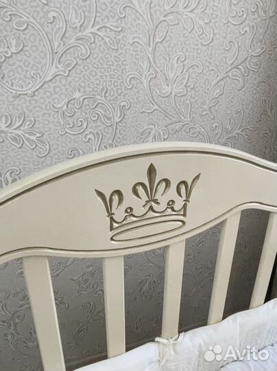 Детская кроватка с маятником новая