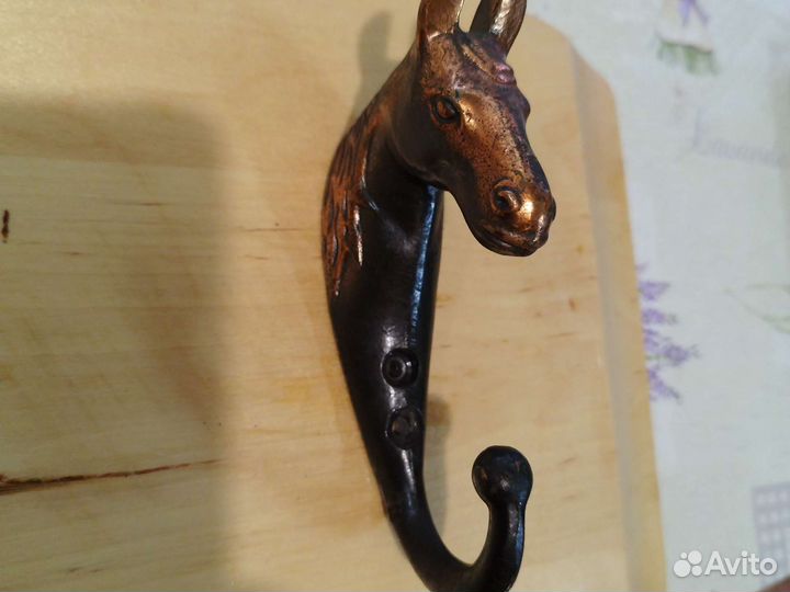 Вешалка (ключница) конь