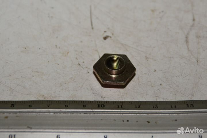 Гайка регулировочная лапки сцепления газ; УАЗ М10