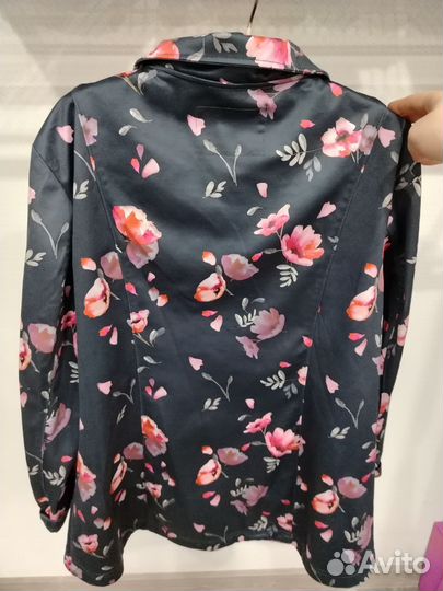 Ветровка женская