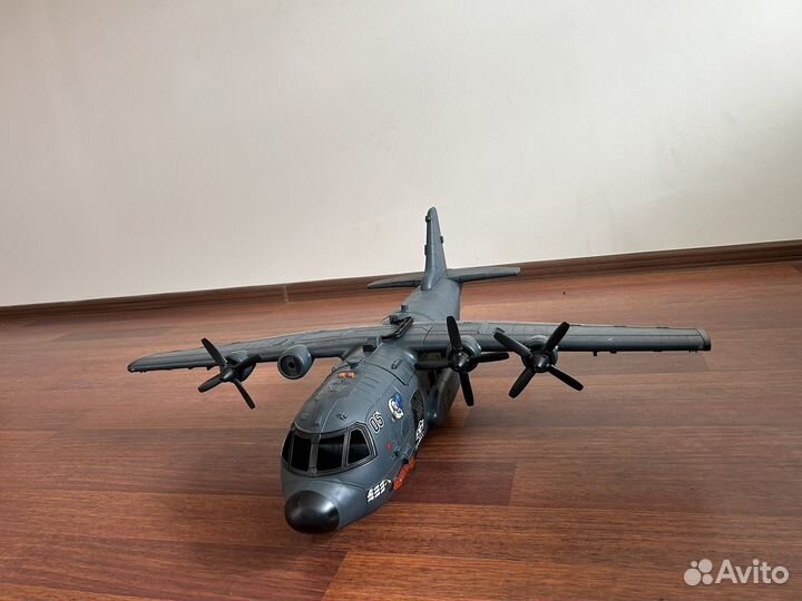 Самолёт игрушка большая