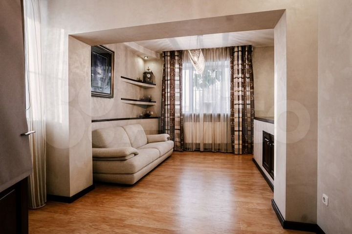 Коттедж 330 м² на участке 15 сот.