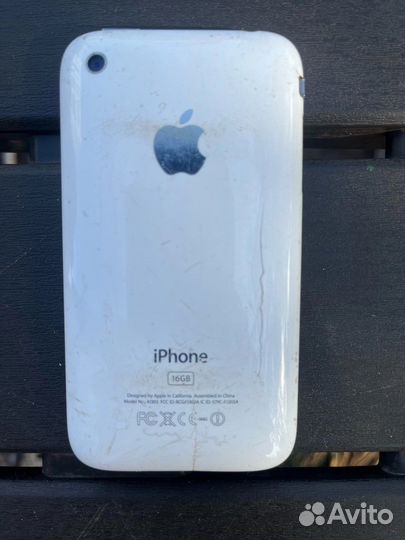 Телефон iPhone 3 и 5c
