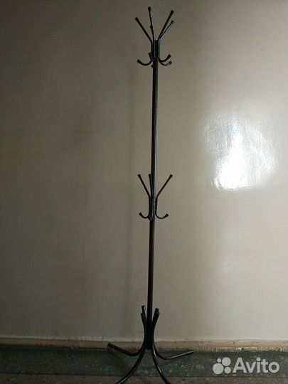 Стильная напольная вешалка