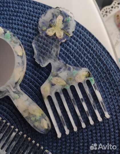 Подарок на 8 марта девочке расчёска, зеркальце