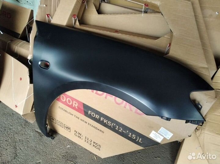 Крыло переднее правое Mitsubishi L200 Pajero Sport