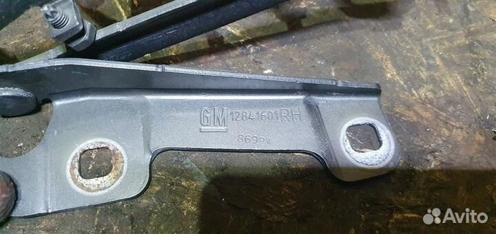 Петля капота правая Opel Insignia 2008-2017