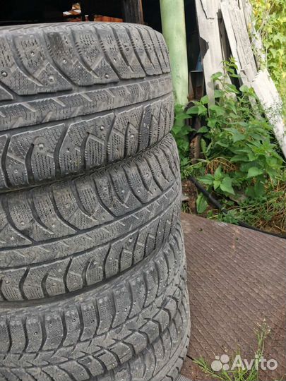 Bridgestone B700 215/60 R16