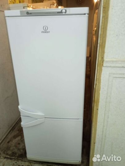 Холодильник бу indesit