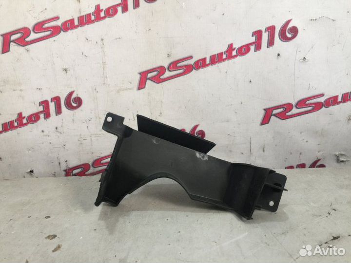 Дефлектор радиатора левый Renault Logan 2